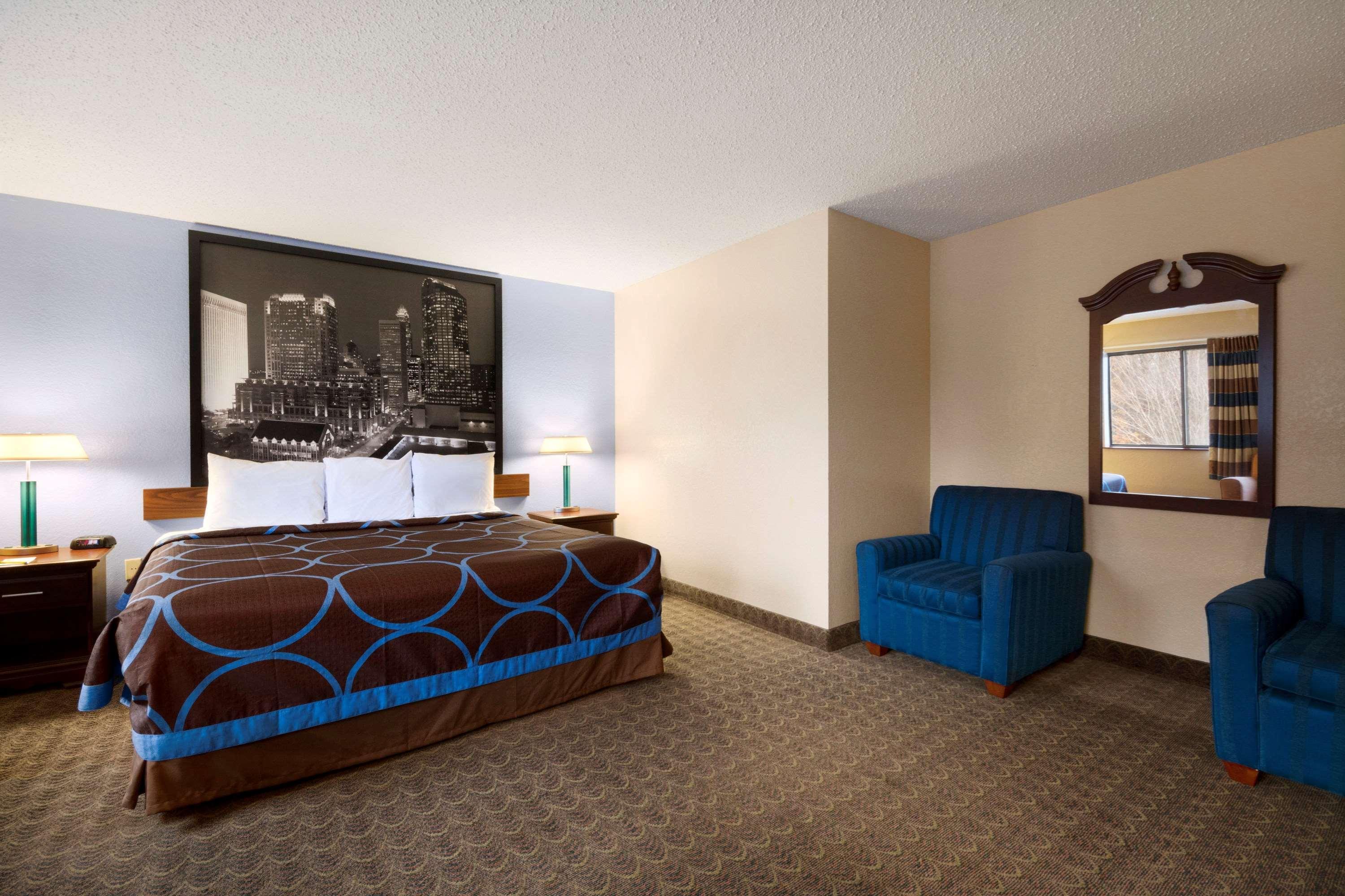 Super 8 By Wyndham Charlotte University Exterior photo