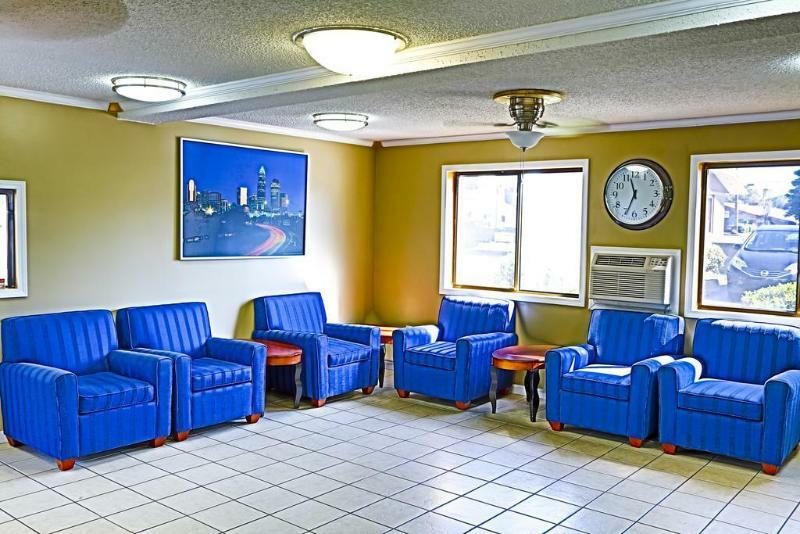 Super 8 By Wyndham Charlotte University Exterior photo